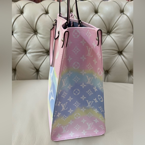 New Louis Vuitton OnTheGo Okinawa Special Edition Tote GM Leather Bag - Picture 3 of 11